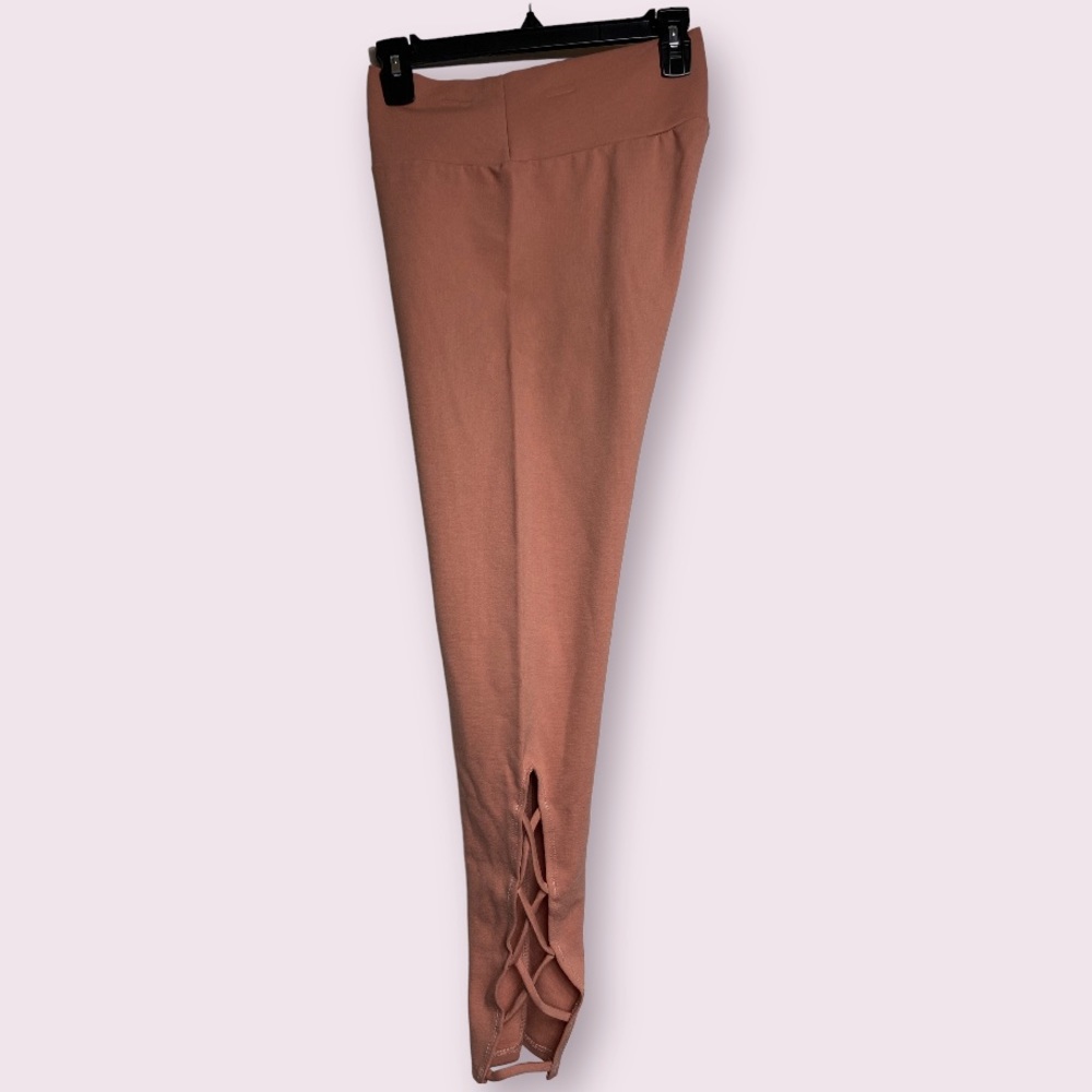 NWT Charlotte Russe Dusty Light Pink Leggings Size Large